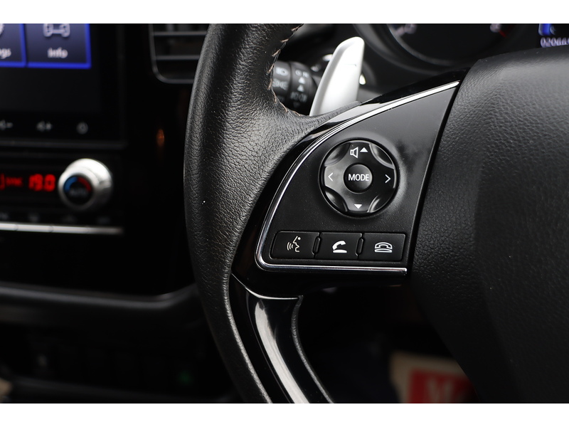 Mitsubishi 2.0 MIVEC DESIGN SUV 5DR PETROL CVT 4WD AUTO 7 SEATER HEATED SEATS SAT NAV BLUETOOTH DAB STEREO APPLE CARPLAY REAR CAMERA JUST 1 OWNER 20000 MILES FSH 72-74 Mitcham Road