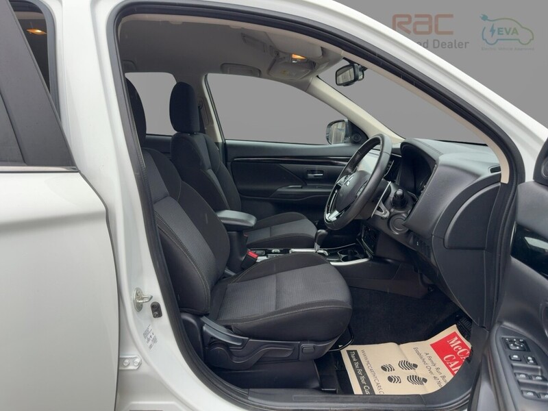 Mitsubishi 2.0 MIVEC DESIGN SUV 5DR PETROL CVT 4WD AUTO 7 SEATER HEATED SEATS SAT NAV BLUETOOTH DAB STEREO APPLE CARPLAY REAR CAMERA JUST 1 OWNER 20000 MILES FSH 72-74 Mitcham Road