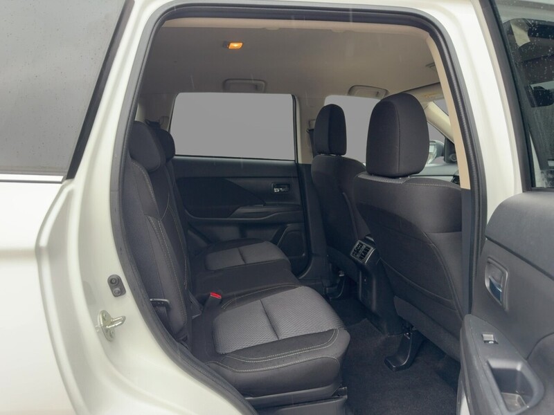 Mitsubishi 2.0 MIVEC DESIGN SUV 5DR PETROL CVT 4WD AUTO 7 SEATER HEATED SEATS SAT NAV BLUETOOTH DAB STEREO APPLE CARPLAY REAR CAMERA JUST 1 OWNER 20000 MILES FSH 72-74 Mitcham Road