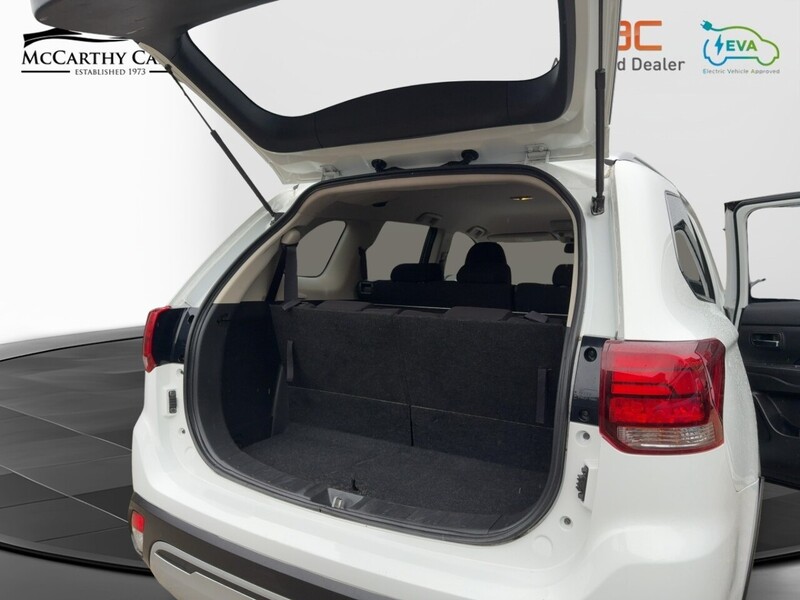 Mitsubishi 2.0 MIVEC DESIGN SUV 5DR PETROL CVT 4WD AUTO 7 SEATER HEATED SEATS SAT NAV BLUETOOTH DAB STEREO APPLE CARPLAY REAR CAMERA JUST 1 OWNER 20000 MILES FSH 72-74 Mitcham Road