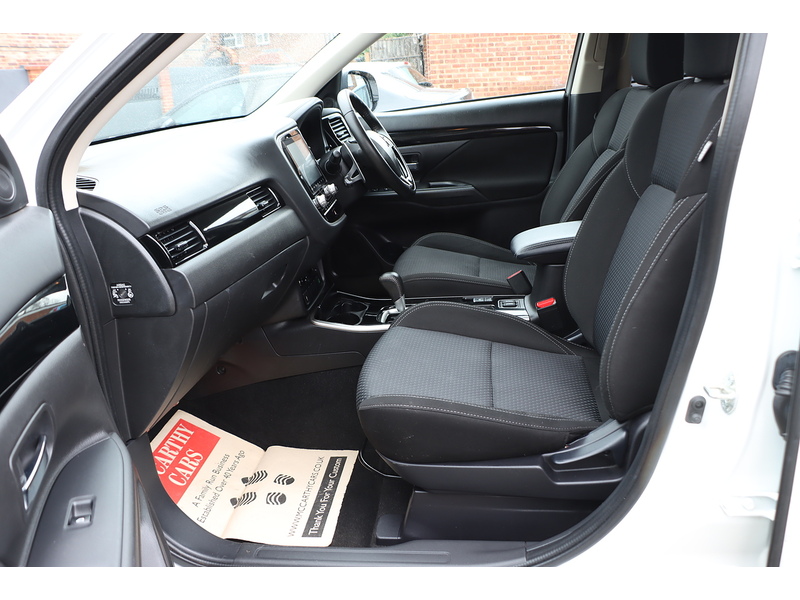 Mitsubishi 2.0 MIVEC DESIGN SUV 5DR PETROL CVT 4WD AUTO 7 SEATER HEATED SEATS SAT NAV BLUETOOTH DAB STEREO APPLE CARPLAY REAR CAMERA JUST 1 OWNER 20000 MILES FSH 72-74 Mitcham Road