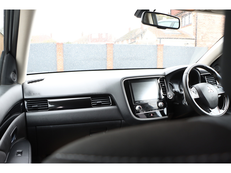 Mitsubishi 2.0 MIVEC DESIGN SUV 5DR PETROL CVT 4WD AUTO 7 SEATER HEATED SEATS SAT NAV BLUETOOTH DAB STEREO APPLE CARPLAY REAR CAMERA JUST 1 OWNER 20000 MILES FSH 72-74 Mitcham Road