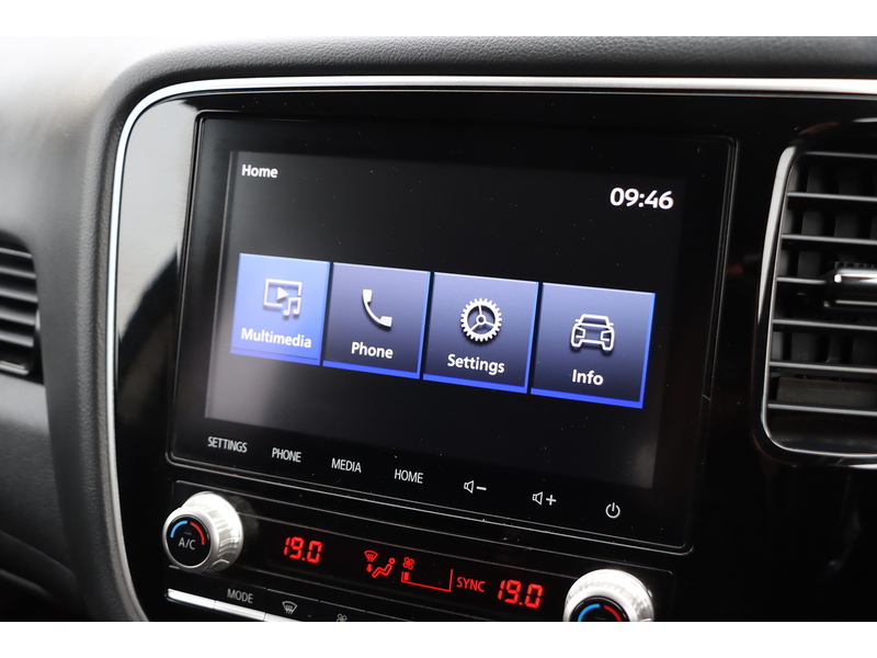 Mitsubishi 2.0 MIVEC DESIGN SUV 5DR PETROL CVT 4WD AUTO 7 SEATER HEATED SEATS SAT NAV BLUETOOTH DAB STEREO APPLE CARPLAY REAR CAMERA JUST 1 OWNER 20000 MILES FSH 72-74 Mitcham Road