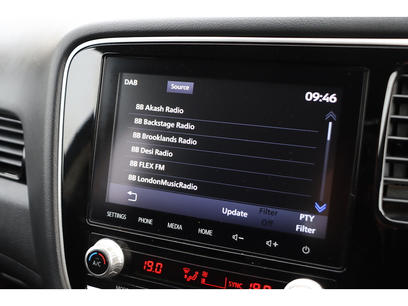 Mitsubishi 2.0 MIVEC DESIGN SUV 5DR PETROL CVT 4WD AUTO 7 SEATER HEATED SEATS SAT NAV BLUETOOTH DAB STEREO APPLE CARPLAY REAR CAMERA JUST 1 OWNER 20000 MILES FSH 72-74 Mitcham Road