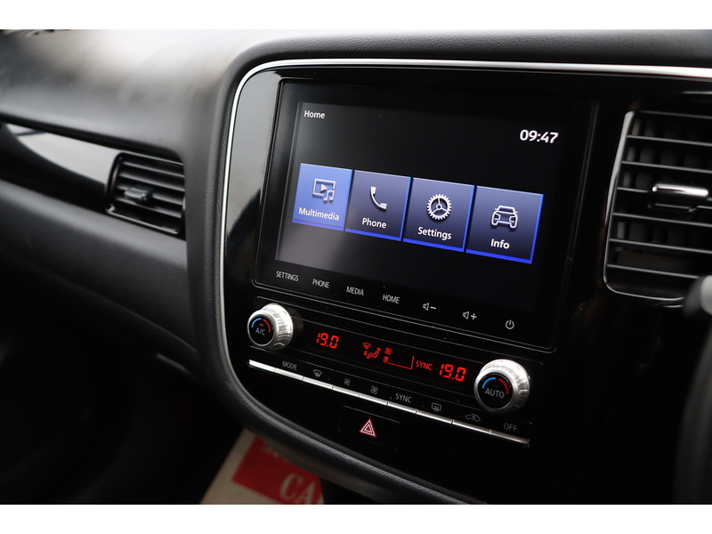 Mitsubishi 2.0 MIVEC DESIGN SUV 5DR PETROL CVT 4WD AUTO 7 SEATER HEATED SEATS SAT NAV BLUETOOTH DAB STEREO APPLE CARPLAY REAR CAMERA JUST 1 OWNER 20000 MILES FSH 72-74 Mitcham Road