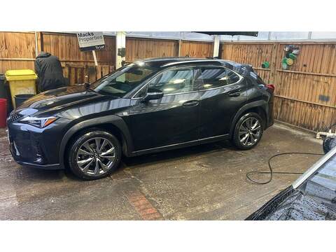 Lexus 2.0 250h F Sport Design SUV 5dr Petrol Hybrid E-CVT Euro 6 (s/s) (184 ps)