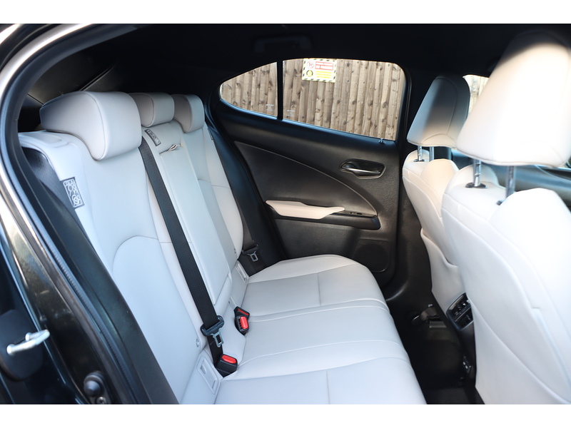 Lexus 250H 2.0 F SPORT DESIGN SUV 5DR PETROL HYBRID E-CVT AUTO SAT NAV BLUETOOTH STEREO APPLE CARPLAY REAR CAMERA PARKING AIDS JUST 1 OWNER 62000 MILES FSH 72-74 Mitcham Road