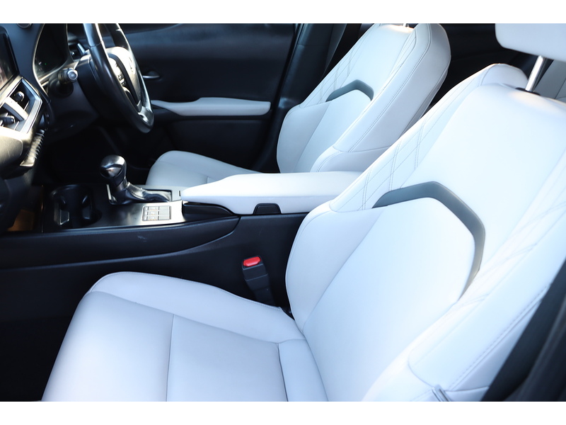 Lexus 250H 2.0 F SPORT DESIGN SUV 5DR PETROL HYBRID E-CVT AUTO SAT NAV BLUETOOTH STEREO APPLE CARPLAY REAR CAMERA PARKING AIDS JUST 1 OWNER 62000 MILES FSH 72-74 Mitcham Road