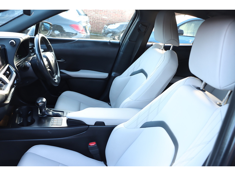 Lexus 250H 2.0 F SPORT DESIGN SUV 5DR PETROL HYBRID E-CVT AUTO SAT NAV BLUETOOTH STEREO APPLE CARPLAY REAR CAMERA PARKING AIDS JUST 1 OWNER 62000 MILES FSH 72-74 Mitcham Road