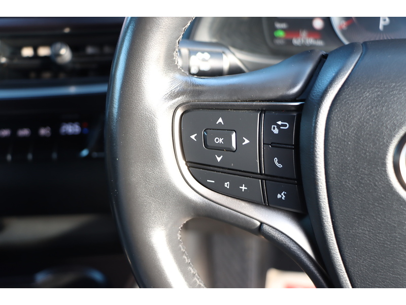 Lexus 250H 2.0 F SPORT DESIGN SUV 5DR PETROL HYBRID E-CVT AUTO SAT NAV BLUETOOTH STEREO APPLE CARPLAY REAR CAMERA PARKING AIDS JUST 1 OWNER 62000 MILES FSH 72-74 Mitcham Road