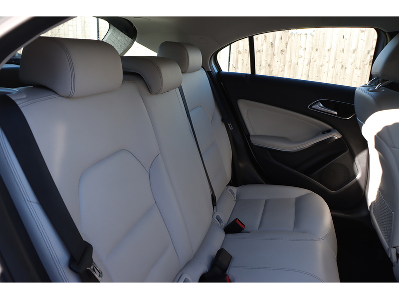 Mercedes-Benz A180 1.6 SPORT HATCHBACK 5DR PETROL 7G-DCT AUTO SAT NAV BLUETOOTH DAB STEREO APPLE CARPLAY PARKING AIDS SAME OWNER FOR 8 YEARS ONLY 55000 MILES FSH 72-74 Mitcham Road