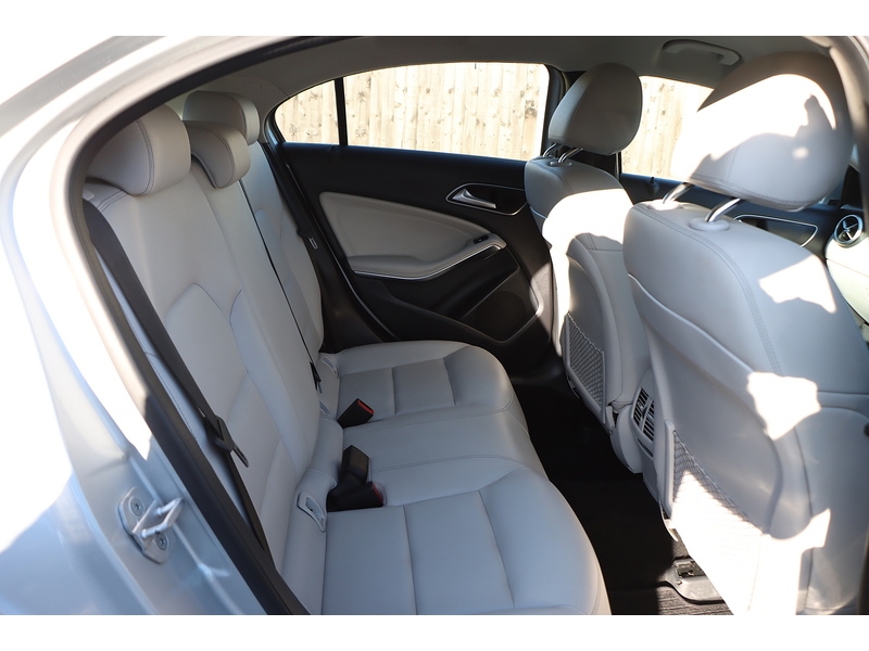 Mercedes-Benz A180 1.6 SPORT HATCHBACK 5DR PETROL 7G-DCT AUTO SAT NAV BLUETOOTH DAB STEREO APPLE CARPLAY PARKING AIDS SAME OWNER FOR 8 YEARS ONLY 55000 MILES FSH 72-74 Mitcham Road