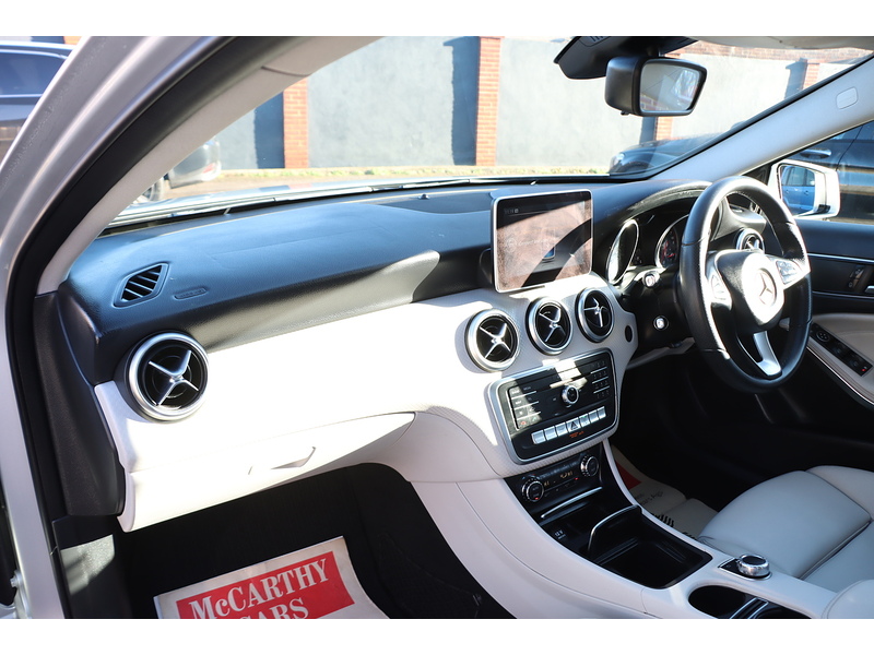 Mercedes-Benz A180 1.6 SPORT HATCHBACK 5DR PETROL 7G-DCT AUTO SAT NAV BLUETOOTH DAB STEREO APPLE CARPLAY PARKING AIDS SAME OWNER FOR 8 YEARS ONLY 55000 MILES FSH 72-74 Mitcham Road