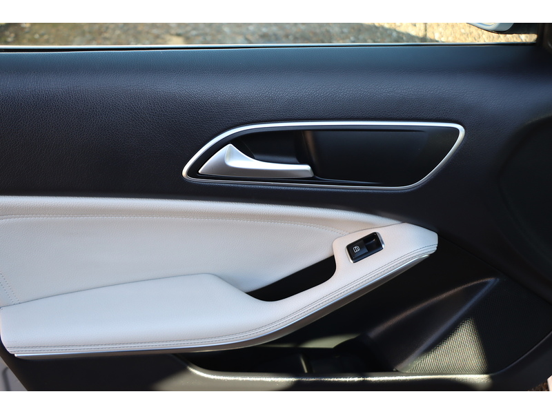 Mercedes-Benz A180 1.6 SPORT HATCHBACK 5DR PETROL 7G-DCT AUTO SAT NAV BLUETOOTH DAB STEREO APPLE CARPLAY PARKING AIDS SAME OWNER FOR 8 YEARS ONLY 55000 MILES FSH 72-74 Mitcham Road