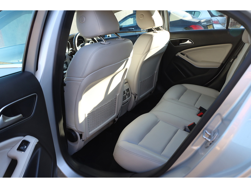 Mercedes-Benz A180 1.6 SPORT HATCHBACK 5DR PETROL 7G-DCT AUTO SAT NAV BLUETOOTH DAB STEREO APPLE CARPLAY PARKING AIDS SAME OWNER FOR 8 YEARS ONLY 55000 MILES FSH 72-74 Mitcham Road