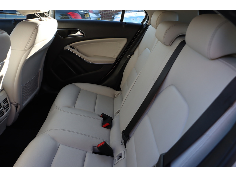 Mercedes-Benz A180 1.6 SPORT HATCHBACK 5DR PETROL 7G-DCT AUTO SAT NAV BLUETOOTH DAB STEREO APPLE CARPLAY PARKING AIDS SAME OWNER FOR 8 YEARS ONLY 55000 MILES FSH 72-74 Mitcham Road