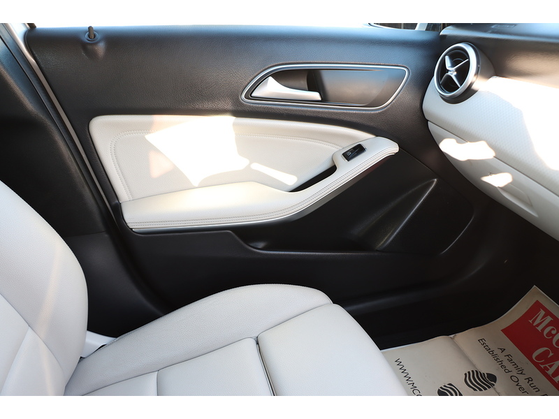 Mercedes-Benz A180 1.6 SPORT HATCHBACK 5DR PETROL 7G-DCT AUTO SAT NAV BLUETOOTH DAB STEREO APPLE CARPLAY PARKING AIDS SAME OWNER FOR 8 YEARS ONLY 55000 MILES FSH 72-74 Mitcham Road