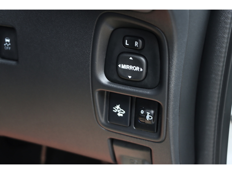 Toyota 1.0 VVT-I X-PLAY HATCHBACK 5DR PETROL X-SHIFT AUTO SAT NAV BLUETOOTH DAB STEREO APPLE CARPLAY REAR CAMERA JUST 1 OWNER FROM NEW ONLY 10000 MILES FSH 72-74 Mitcham Road