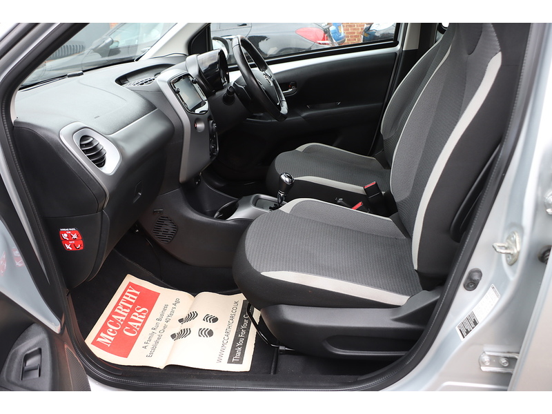 Toyota 1.0 VVT-I X-PLAY HATCHBACK 5DR PETROL X-SHIFT AUTO SAT NAV BLUETOOTH DAB STEREO APPLE CARPLAY REAR CAMERA JUST 1 OWNER FROM NEW ONLY 10000 MILES FSH 72-74 Mitcham Road