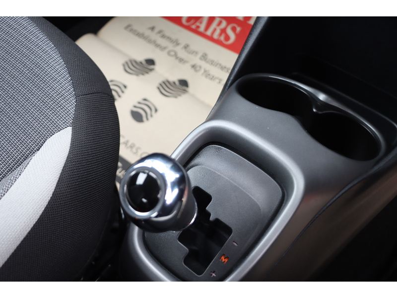 Toyota 1.0 VVT-I X-PLAY HATCHBACK 5DR PETROL X-SHIFT AUTO SAT NAV BLUETOOTH DAB STEREO APPLE CARPLAY REAR CAMERA JUST 1 OWNER FROM NEW ONLY 10000 MILES FSH 72-74 Mitcham Road