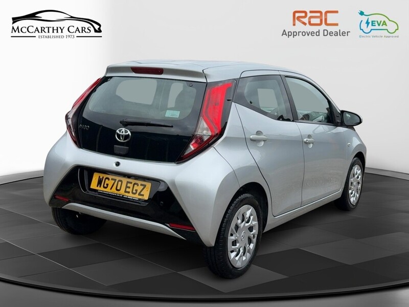 Toyota 1.0 VVT-I X-PLAY HATCHBACK 5DR PETROL X-SHIFT AUTO SAT NAV BLUETOOTH DAB STEREO APPLE CARPLAY REAR CAMERA JUST 1 OWNER FROM NEW ONLY 10000 MILES FSH 72-74 Mitcham Road