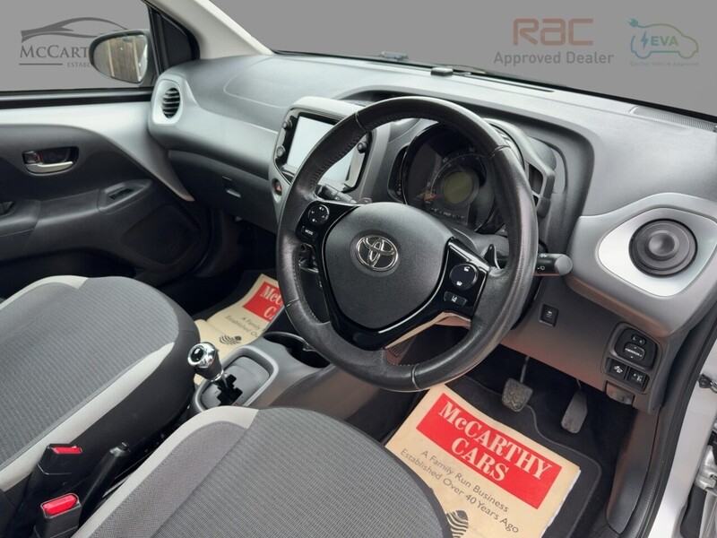 Toyota 1.0 VVT-I X-PLAY HATCHBACK 5DR PETROL X-SHIFT AUTO SAT NAV BLUETOOTH DAB STEREO APPLE CARPLAY REAR CAMERA JUST 1 OWNER FROM NEW ONLY 10000 MILES FSH 72-74 Mitcham Road