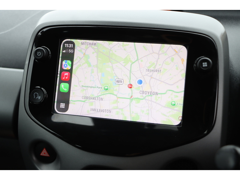 Toyota 1.0 VVT-I X-PLAY HATCHBACK 5DR PETROL X-SHIFT AUTO SAT NAV BLUETOOTH DAB STEREO APPLE CARPLAY REAR CAMERA JUST 1 OWNER FROM NEW ONLY 10000 MILES FSH 72-74 Mitcham Road