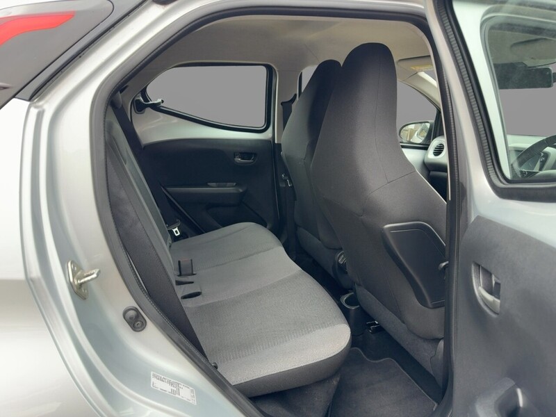 Toyota 1.0 VVT-I X-PLAY HATCHBACK 5DR PETROL X-SHIFT AUTO SAT NAV BLUETOOTH DAB STEREO APPLE CARPLAY REAR CAMERA JUST 1 OWNER FROM NEW ONLY 10000 MILES FSH 72-74 Mitcham Road