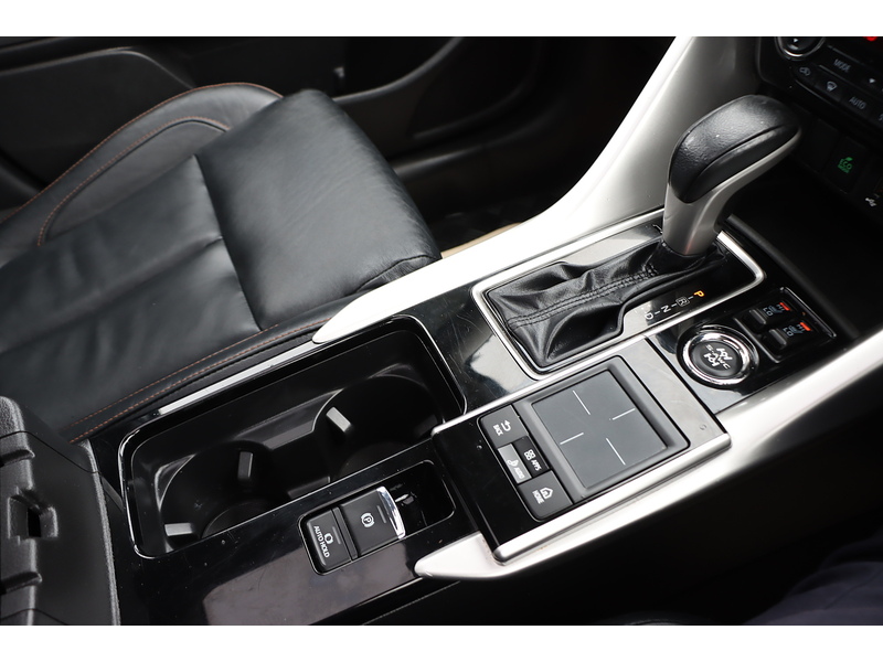 Mitsubishi 1.5T BLACK SUV 5DR PETROL CVT 4WD AUTO SUNROOF HEATED SEATS SAT NAV BLUETOOTH DAB STEREO APPLE CARPLAY REAR & 360 CAMERA PARKING AIDS 38000 MILES FSH 72-74 Mitcham Road