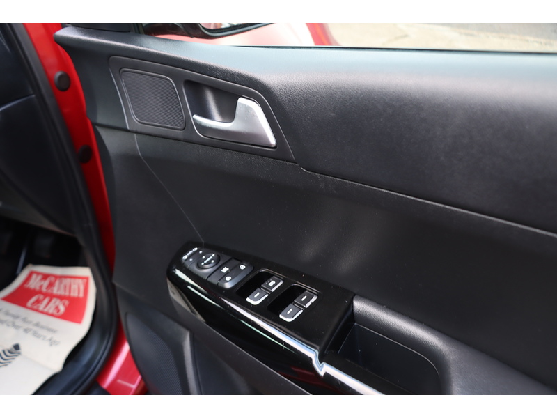 Kia 1.6 T-GDI 2 SUV 5DR PETROL AWD MANUAL HEATED SEATS SAT NAV BLUETOOTH DAB STEREO APPLE CARPLAY REAR CAMERA PARKING AIDS 40000 MILES SH NO ULEZ CHARGE 72-74 Mitcham Road