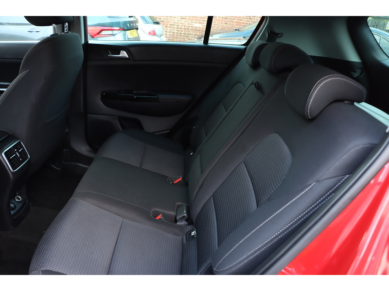 Kia 1.6 T-GDI 2 SUV 5DR PETROL AWD MANUAL HEATED SEATS SAT NAV BLUETOOTH DAB STEREO APPLE CARPLAY REAR CAMERA PARKING AIDS 40000 MILES SH NO ULEZ CHARGE 72-74 Mitcham Road