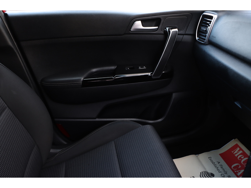 Kia 1.6 T-GDI 2 SUV 5DR PETROL AWD MANUAL HEATED SEATS SAT NAV BLUETOOTH DAB STEREO APPLE CARPLAY REAR CAMERA PARKING AIDS 40000 MILES SH NO ULEZ CHARGE 72-74 Mitcham Road