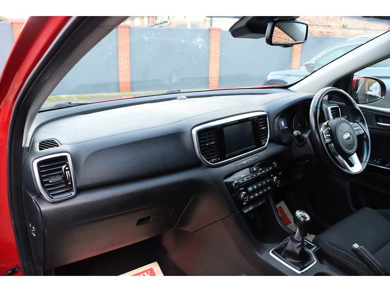 Kia 1.6 T-GDI 2 SUV 5DR PETROL AWD MANUAL HEATED SEATS SAT NAV BLUETOOTH DAB STEREO APPLE CARPLAY REAR CAMERA PARKING AIDS 40000 MILES SH NO ULEZ CHARGE 72-74 Mitcham Road