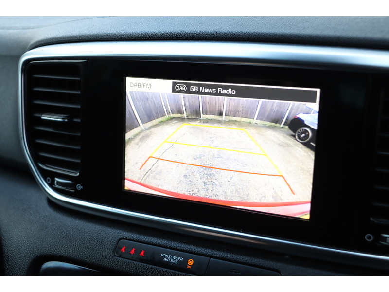 Kia 1.6 T-GDI 2 SUV 5DR PETROL AWD MANUAL HEATED SEATS SAT NAV BLUETOOTH DAB STEREO APPLE CARPLAY REAR CAMERA PARKING AIDS 40000 MILES SH NO ULEZ CHARGE 72-74 Mitcham Road