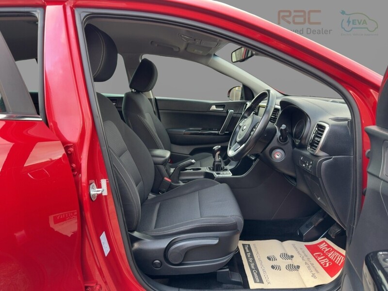 Kia 1.6 T-GDI 2 SUV 5DR PETROL AWD MANUAL HEATED SEATS SAT NAV BLUETOOTH DAB STEREO APPLE CARPLAY REAR CAMERA PARKING AIDS 40000 MILES SH NO ULEZ CHARGE 72-74 Mitcham Road