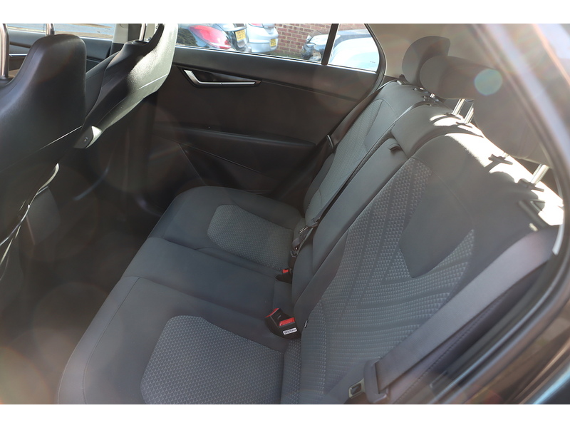 Kia 1.6h GDi 2 SUV 5dr Petrol Hybrid DCT Euro 6 (s/s) (139 bhp) 72-74 Mitcham Road