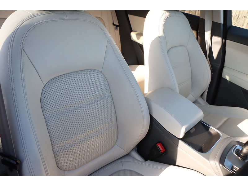 Jaguar 2.0 P200 SE SUV 5DR PETROL AWD AUTO HEATED SEATS SAT NAV BLUETOOTH APPLE CARPLAY REAR+360 CAMERA PARKING AIDS 2 OWNERS ONLY 27000 MILES FSH 5 SERVICES 72-74 Mitcham Road