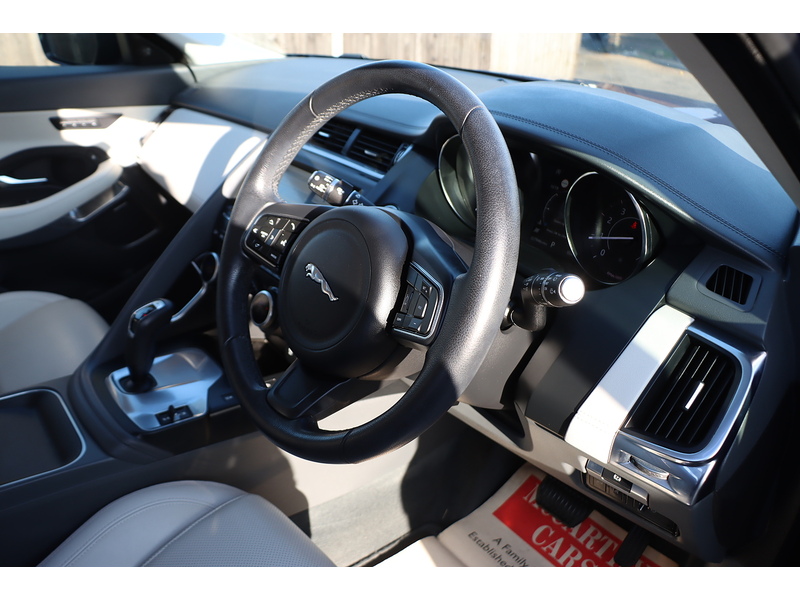 Jaguar 2.0 P200 SE SUV 5DR PETROL AWD AUTO HEATED SEATS SAT NAV BLUETOOTH APPLE CARPLAY REAR+360 CAMERA PARKING AIDS 2 OWNERS ONLY 27000 MILES FSH 5 SERVICES 72-74 Mitcham Road