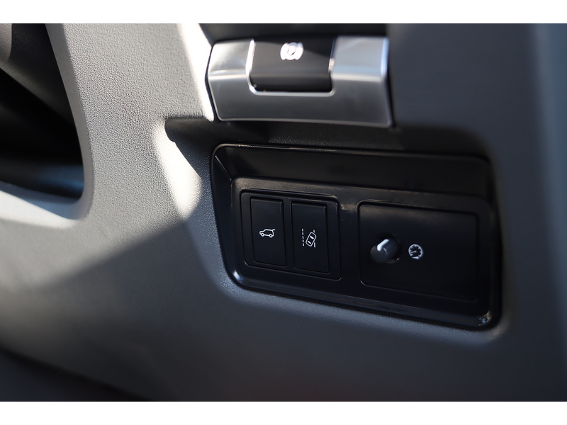 Jaguar 2.0 P200 SE SUV 5DR PETROL AWD AUTO HEATED SEATS SAT NAV BLUETOOTH APPLE CARPLAY REAR+360 CAMERA PARKING AIDS 2 OWNERS ONLY 27000 MILES FSH 5 SERVICES 72-74 Mitcham Road