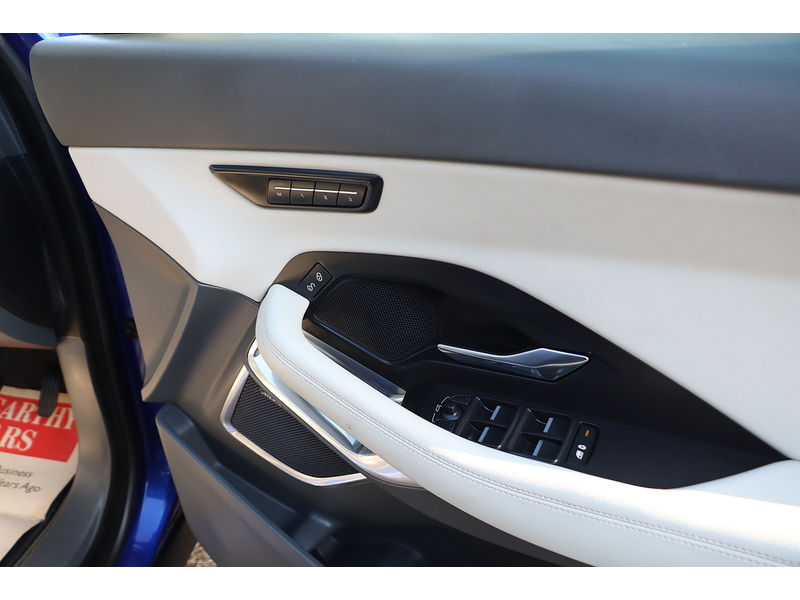 Jaguar 2.0 P200 SE SUV 5DR PETROL AWD AUTO HEATED SEATS SAT NAV BLUETOOTH APPLE CARPLAY REAR+360 CAMERA PARKING AIDS 2 OWNERS ONLY 27000 MILES FSH 5 SERVICES 72-74 Mitcham Road