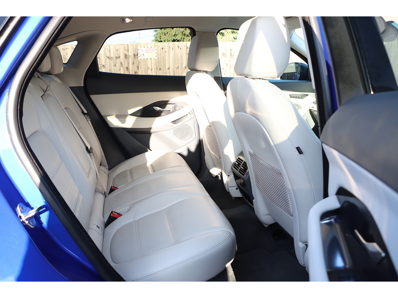 Jaguar 2.0 P200 SE SUV 5DR PETROL AWD AUTO HEATED SEATS SAT NAV BLUETOOTH APPLE CARPLAY REAR+360 CAMERA PARKING AIDS 2 OWNERS ONLY 27000 MILES FSH 5 SERVICES 72-74 Mitcham Road