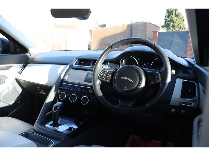 Jaguar 2.0 P200 SE SUV 5DR PETROL AWD AUTO HEATED SEATS SAT NAV BLUETOOTH APPLE CARPLAY REAR+360 CAMERA PARKING AIDS 2 OWNERS ONLY 27000 MILES FSH 5 SERVICES 72-74 Mitcham Road