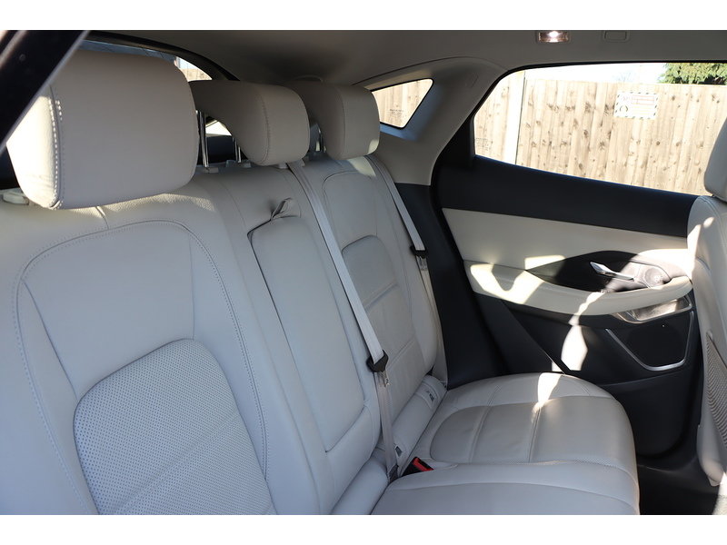 Jaguar 2.0 P200 SE SUV 5DR PETROL AWD AUTO HEATED SEATS SAT NAV BLUETOOTH APPLE CARPLAY REAR+360 CAMERA PARKING AIDS 2 OWNERS ONLY 27000 MILES FSH 5 SERVICES 72-74 Mitcham Road