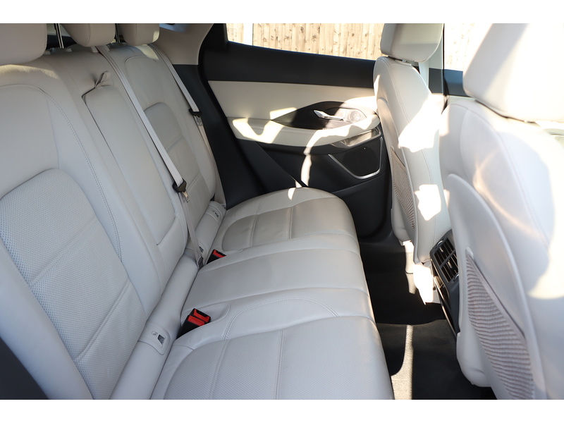 Jaguar 2.0 P200 SE SUV 5DR PETROL AWD AUTO HEATED SEATS SAT NAV BLUETOOTH APPLE CARPLAY REAR+360 CAMERA PARKING AIDS 2 OWNERS ONLY 27000 MILES FSH 5 SERVICES 72-74 Mitcham Road