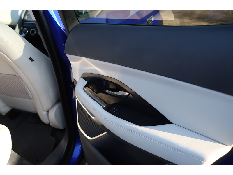 Jaguar 2.0 P200 SE SUV 5DR PETROL AWD AUTO HEATED SEATS SAT NAV BLUETOOTH APPLE CARPLAY REAR+360 CAMERA PARKING AIDS 2 OWNERS ONLY 27000 MILES FSH 5 SERVICES 72-74 Mitcham Road