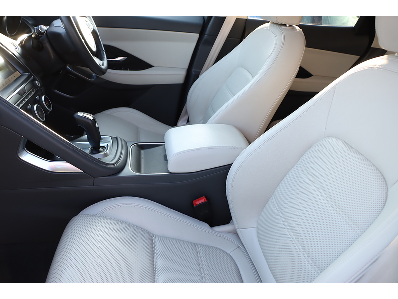 Jaguar 2.0 P200 SE SUV 5DR PETROL AWD AUTO HEATED SEATS SAT NAV BLUETOOTH APPLE CARPLAY REAR+360 CAMERA PARKING AIDS 2 OWNERS ONLY 27000 MILES FSH 5 SERVICES 72-74 Mitcham Road