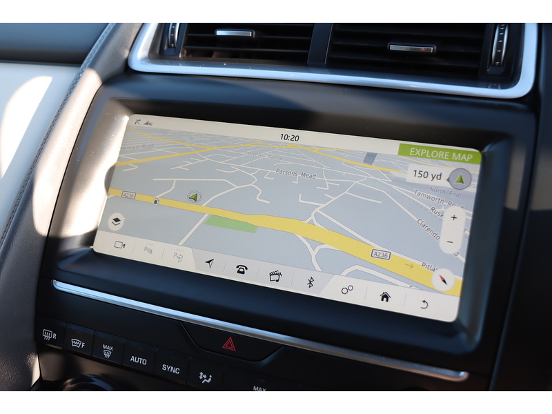 Jaguar 2.0 P200 SE SUV 5DR PETROL AWD AUTO HEATED SEATS SAT NAV BLUETOOTH APPLE CARPLAY REAR+360 CAMERA PARKING AIDS 2 OWNERS ONLY 27000 MILES FSH 5 SERVICES 72-74 Mitcham Road