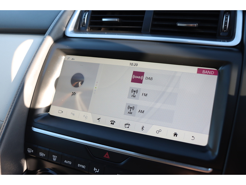 Jaguar 2.0 P200 SE SUV 5DR PETROL AWD AUTO HEATED SEATS SAT NAV BLUETOOTH APPLE CARPLAY REAR+360 CAMERA PARKING AIDS 2 OWNERS ONLY 27000 MILES FSH 5 SERVICES 72-74 Mitcham Road