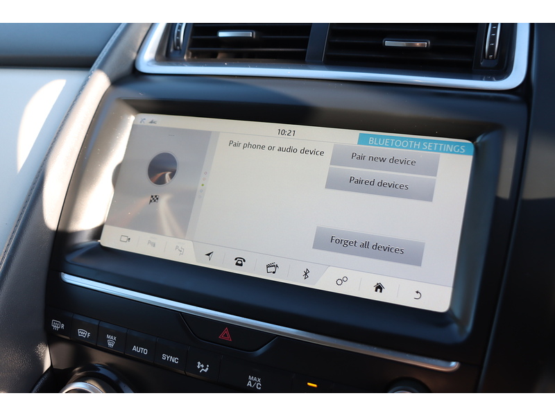 Jaguar 2.0 P200 SE SUV 5DR PETROL AWD AUTO HEATED SEATS SAT NAV BLUETOOTH APPLE CARPLAY REAR+360 CAMERA PARKING AIDS 2 OWNERS ONLY 27000 MILES FSH 5 SERVICES 72-74 Mitcham Road