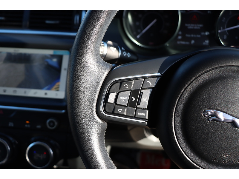 Jaguar 2.0 P200 SE SUV 5DR PETROL AWD AUTO HEATED SEATS SAT NAV BLUETOOTH APPLE CARPLAY REAR+360 CAMERA PARKING AIDS 2 OWNERS ONLY 27000 MILES FSH 5 SERVICES 72-74 Mitcham Road